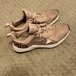 Pink blush color nike Air Max’s …slightly worn